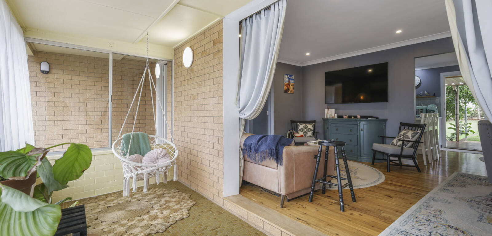 8 Flinders Street, CENTENARY HEIGHTS, QLD 4350 AU