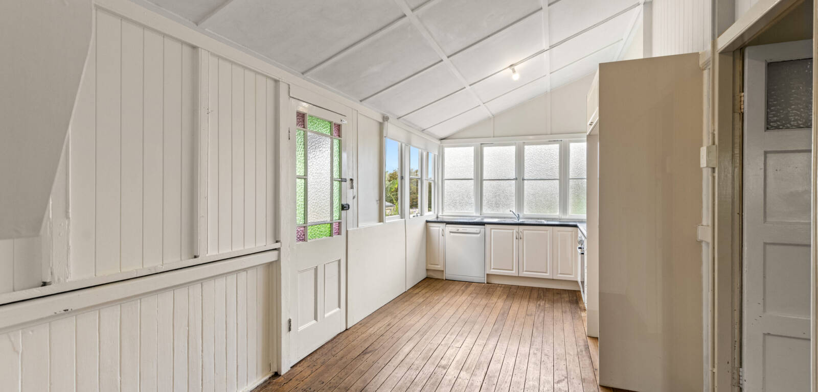 118 Stuart St, MOUNT LOFTY, QLD 4350 AU
