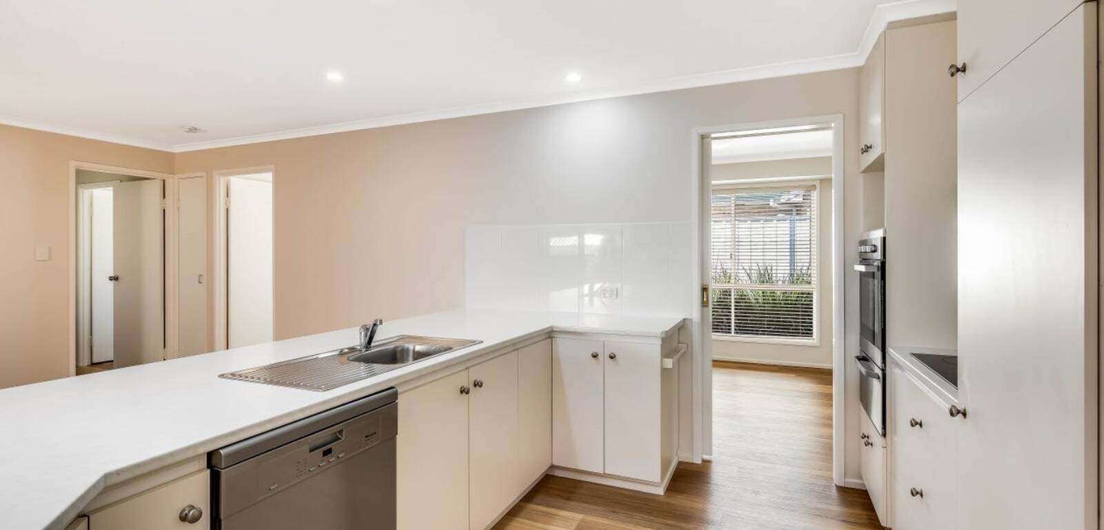 14 Gerbera Ct, MIDDLE RIDGE, QLD 4350 AU