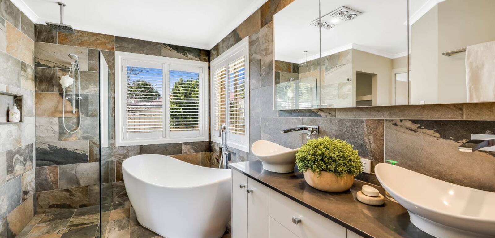 14 Gerbera Ct, MIDDLE RIDGE, QLD 4350 AU