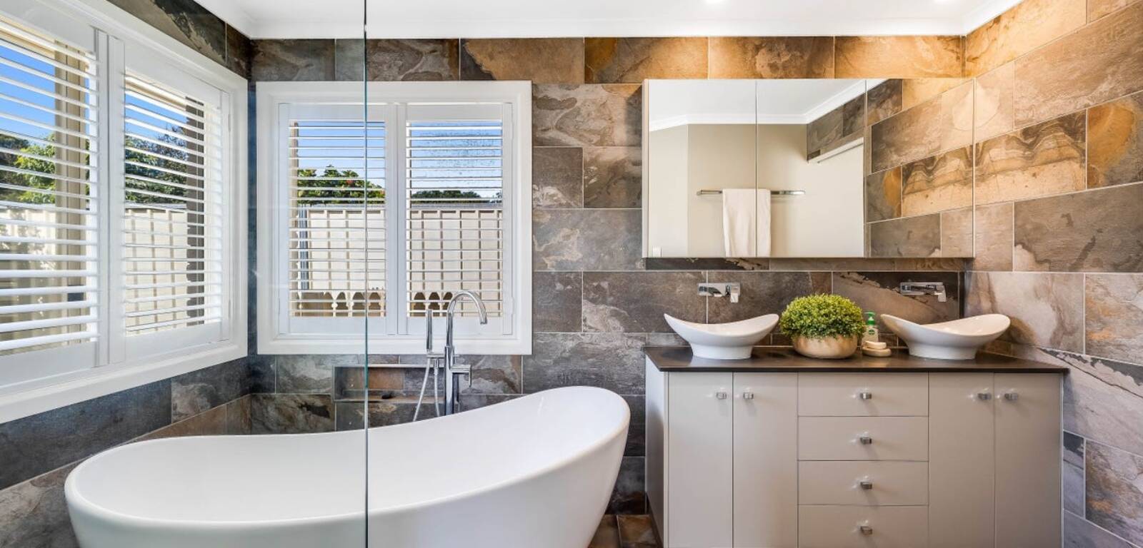 14 Gerbera Ct, MIDDLE RIDGE, QLD 4350 AU