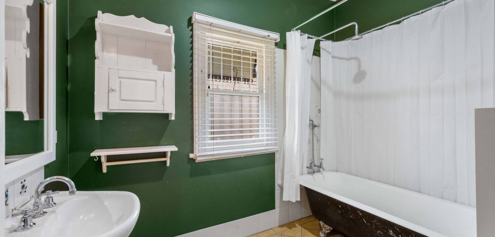 174 Russell St, NEWTOWN, QLD 4350 AU