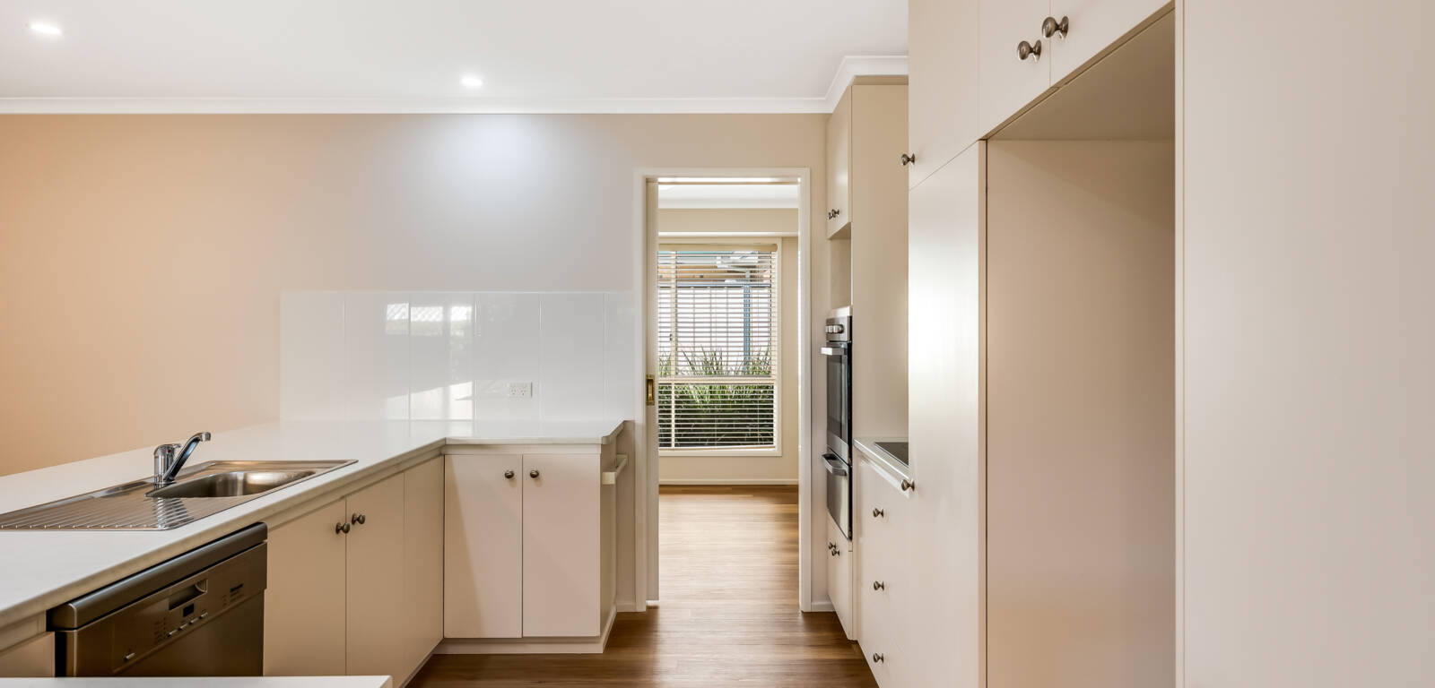 14 Gerbera Ct, MIDDLE RIDGE, QLD 4350 AU