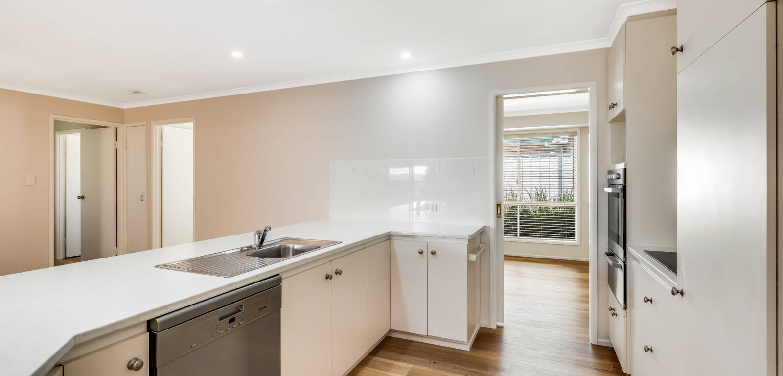 14 Gerbera Ct, MIDDLE RIDGE, QLD 4350 AU