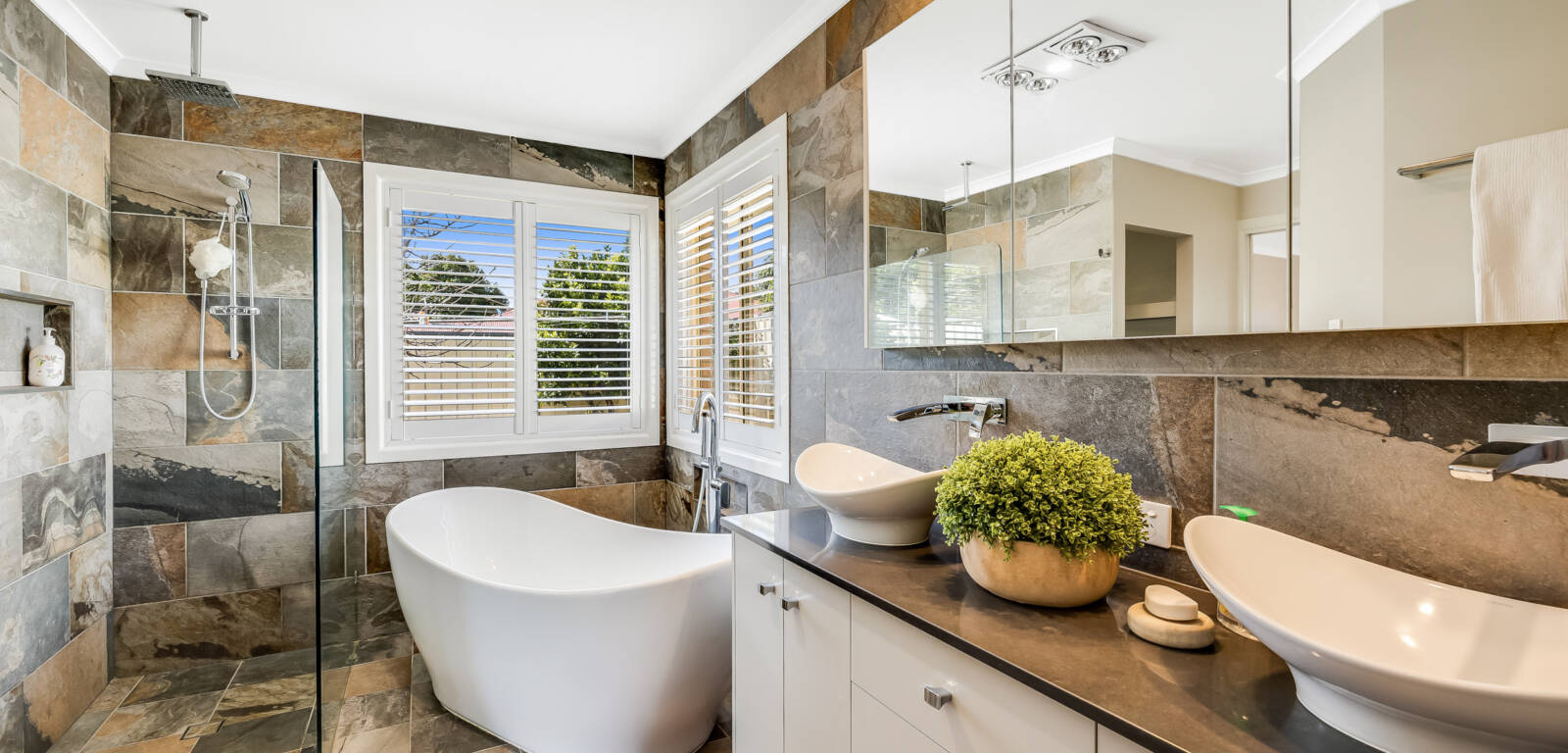 14 Gerbera Ct, MIDDLE RIDGE, QLD 4350 AU