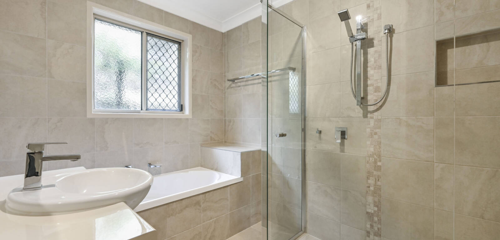 14 Goodwood St, NEWTOWN, QLD 4350 AU