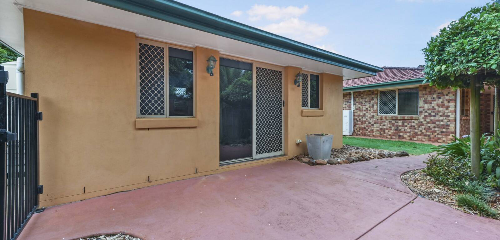 14 Goodwood St, NEWTOWN, QLD 4350 AU
