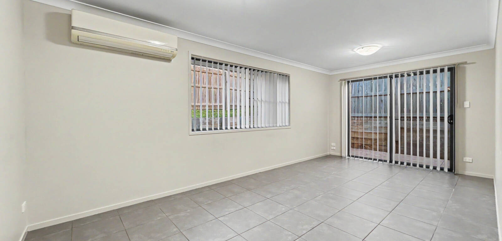 2/20 Felix St, CRANLEY, QLD 4350 AU