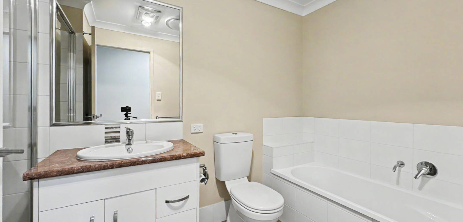 2/20 Felix St, CRANLEY, QLD 4350 AU