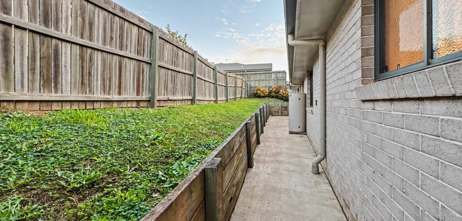 2/20 Felix St, CRANLEY, QLD 4350 AU