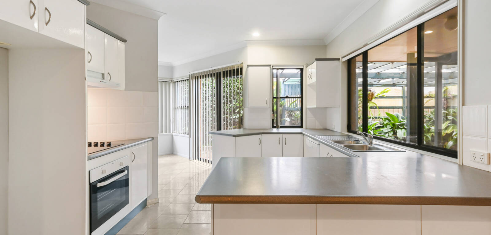 172 Spring St, MIDDLE RIDGE, QLD 4350 AU