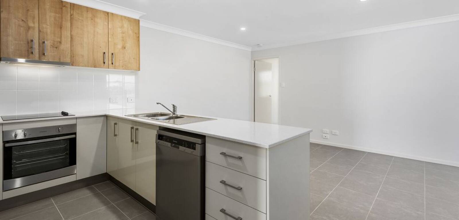 2/54 Sanctuary Dr, CRANLEY, QLD 4350 AU