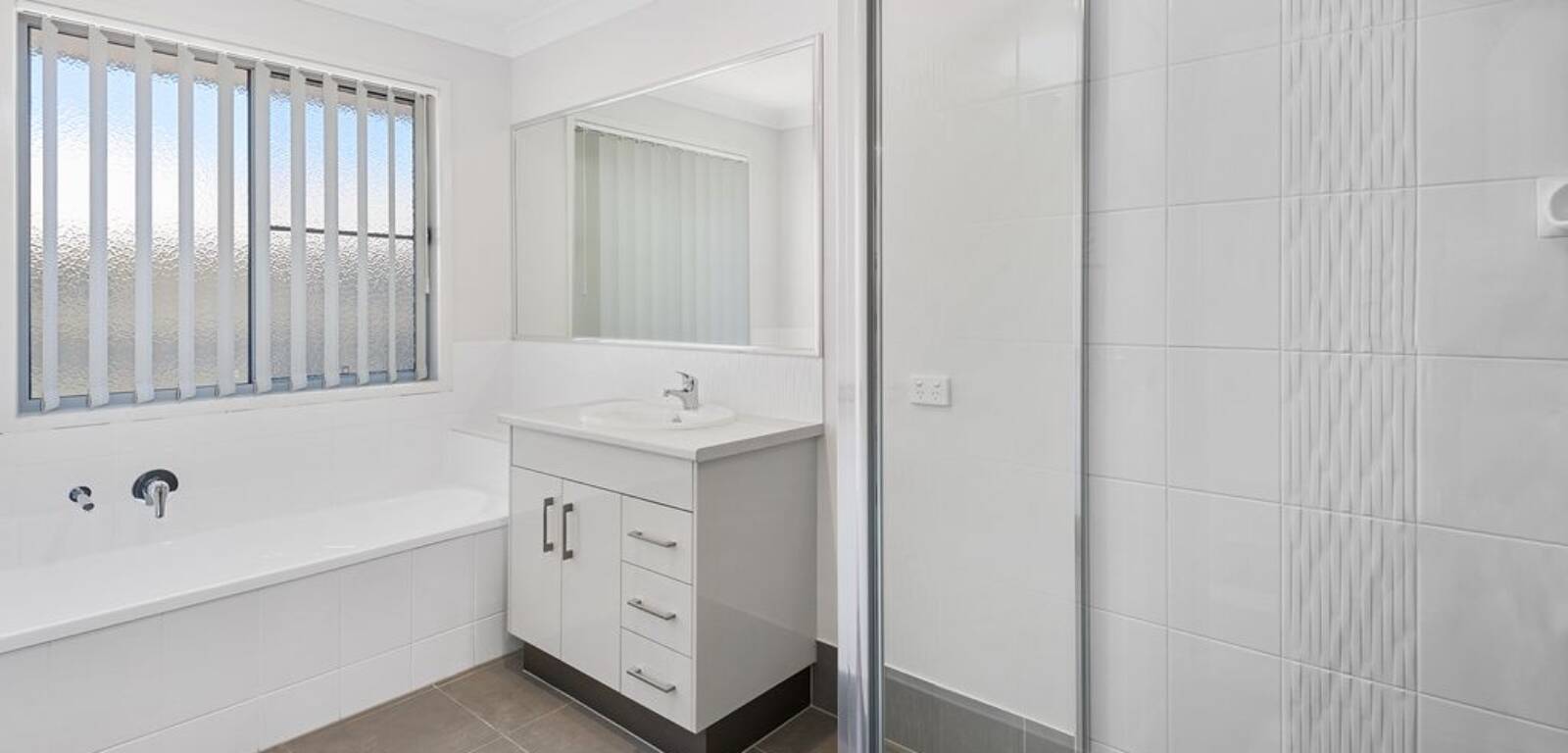 2/54 Sanctuary Dr, CRANLEY, QLD 4350 AU