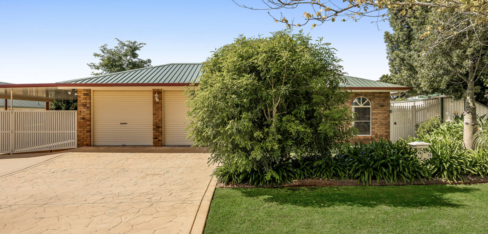 14 Gerbera Ct, MIDDLE RIDGE, QLD 4350 AU
