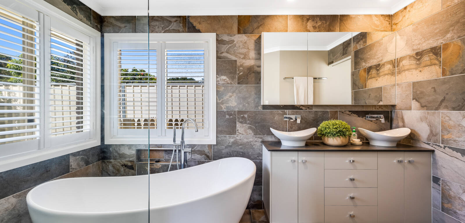 14 Gerbera Ct, MIDDLE RIDGE, QLD 4350 AU