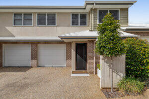 2/41 Hunter St, CENTENARY HEIGHTS, QLD 4350 AU