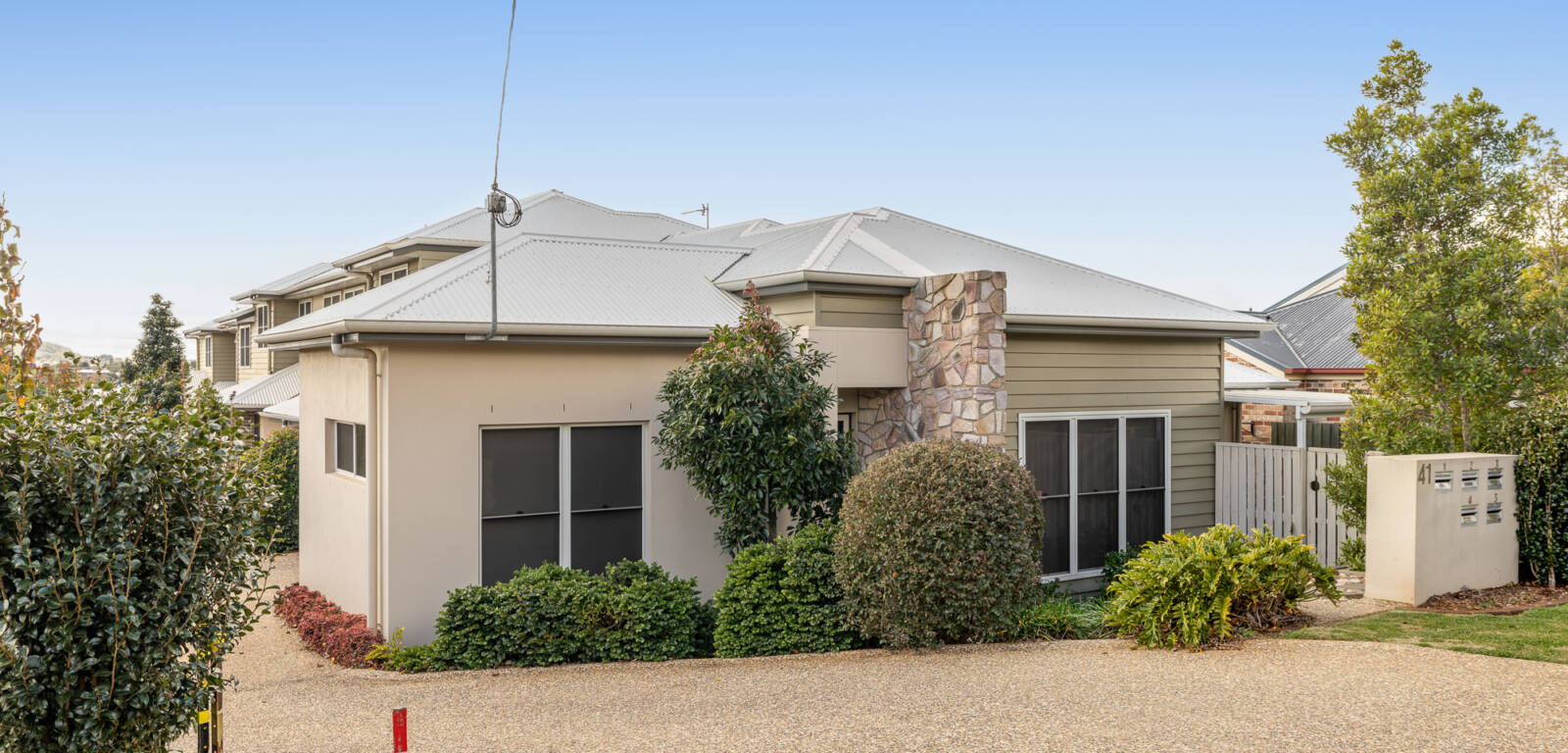 2/41 Hunter St, CENTENARY HEIGHTS, QLD 4350 AU