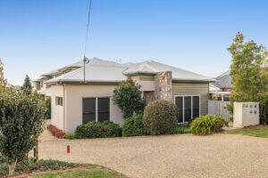 2/41 Hunter St, CENTENARY HEIGHTS, QLD 4350 AU