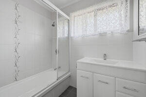 44 Debra St, CENTENARY HEIGHTS, QLD 4350 AU