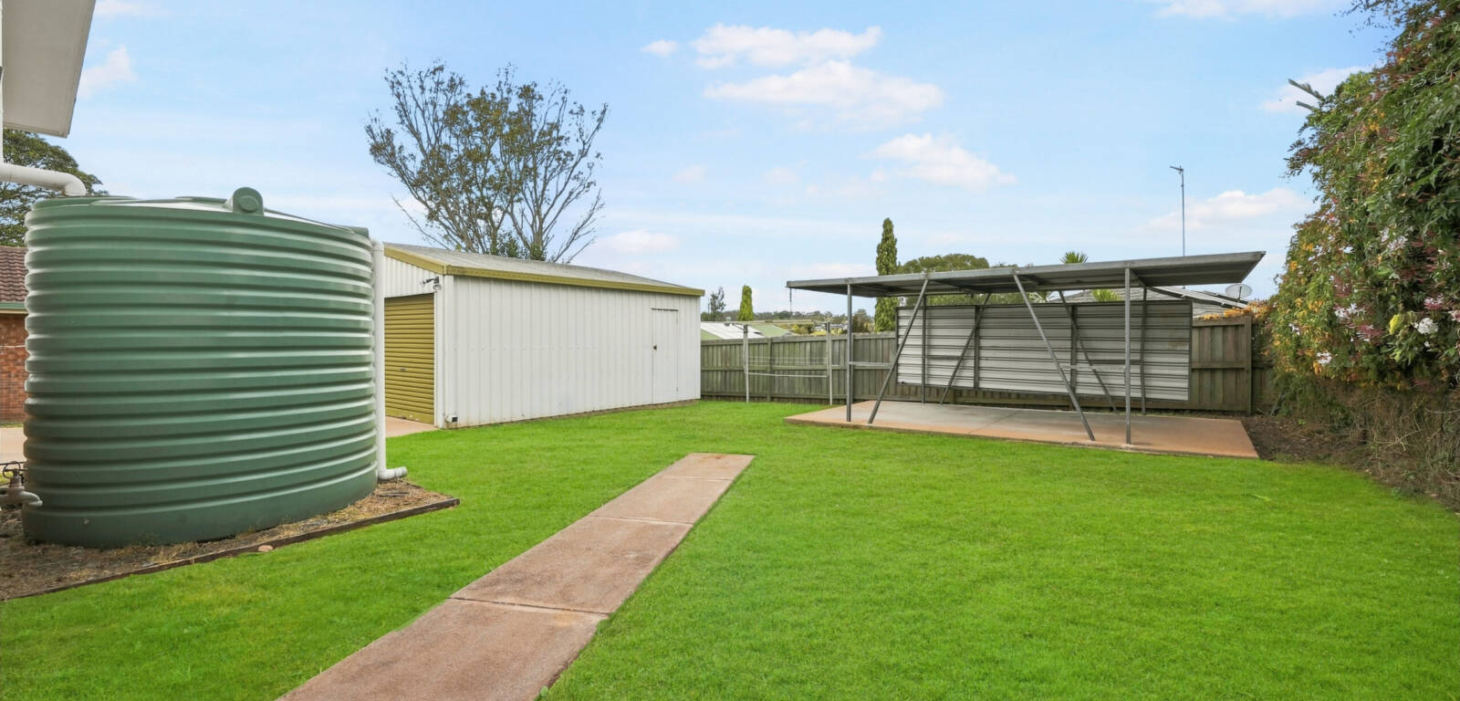 44 Debra St, CENTENARY HEIGHTS, QLD 4350 AU