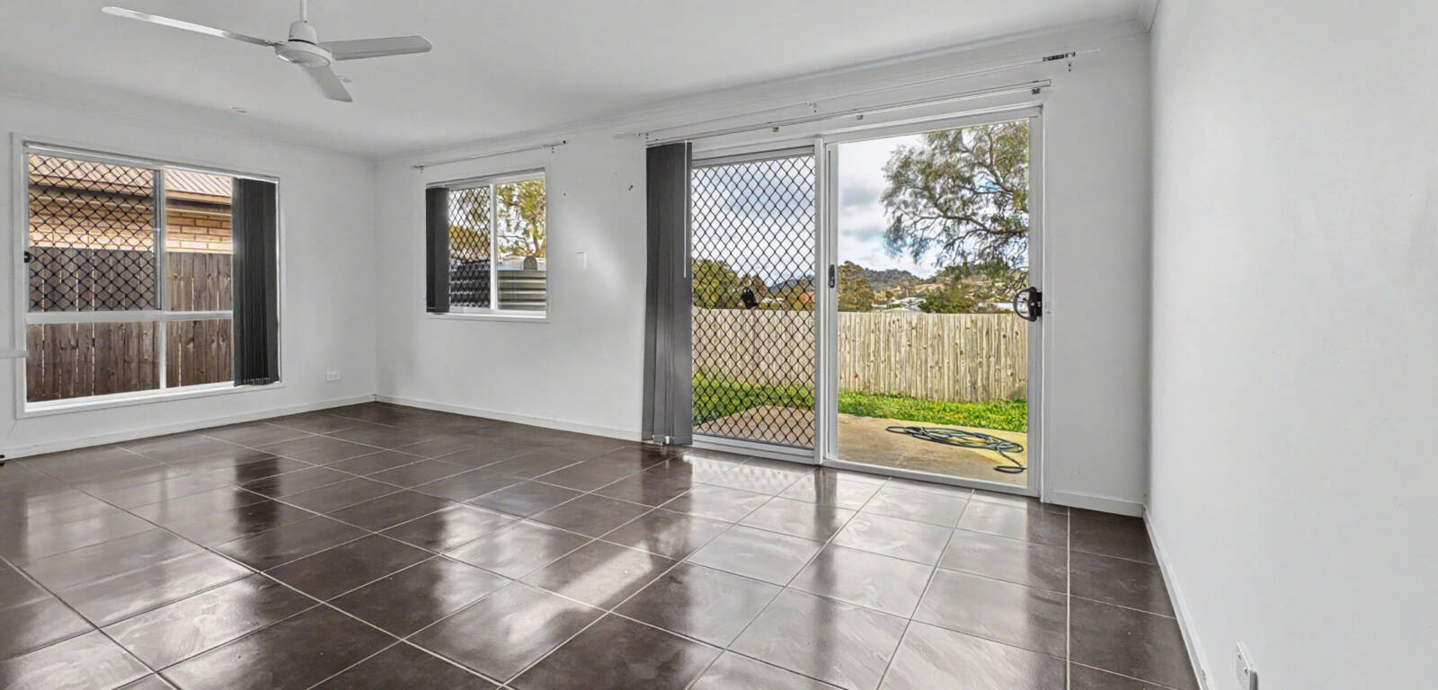 15 Gains Pl, GLENVALE, QLD 4350 AU
