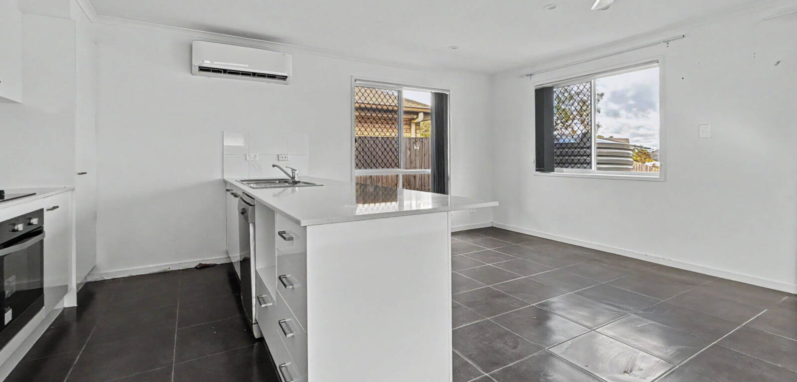 15 Gains Pl, GLENVALE, QLD 4350 AU