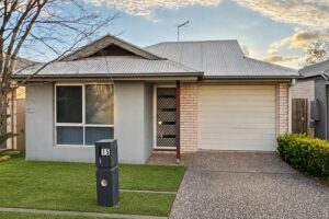 15 Gains Pl, GLENVALE, QLD 4350