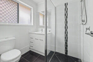 15 Gains Pl, GLENVALE, QLD 4350 AU