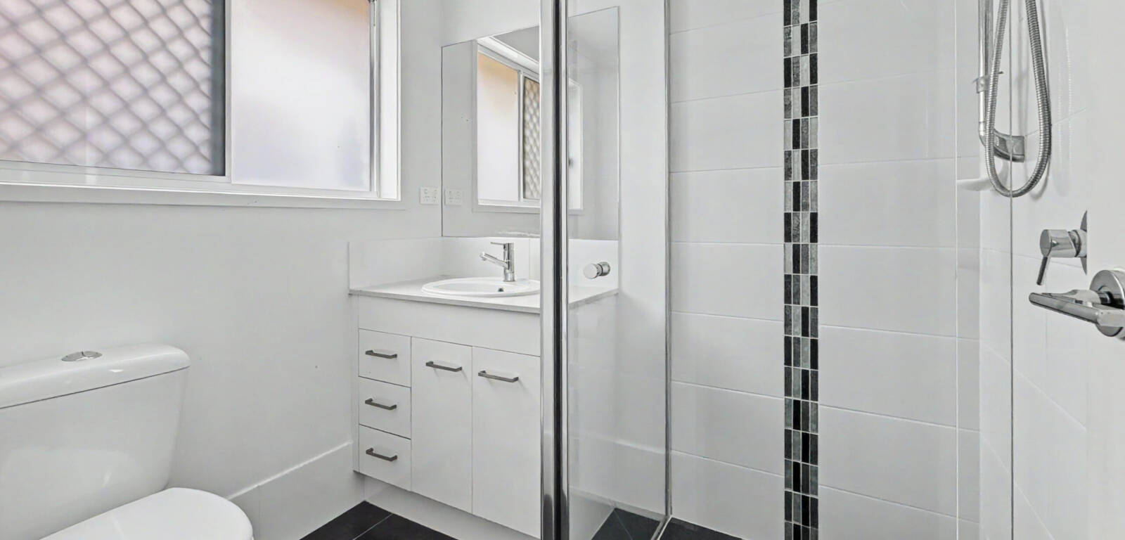 15 Gains Pl, GLENVALE, QLD 4350 AU