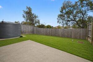 15 Gains Pl, GLENVALE, QLD 4350 AU