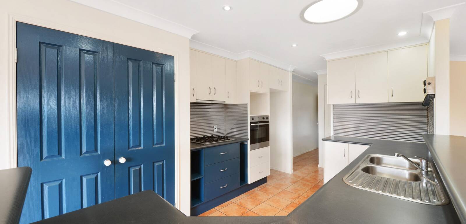 16 Menzies Street, MIDDLE RIDGE, QLD 4350 AU