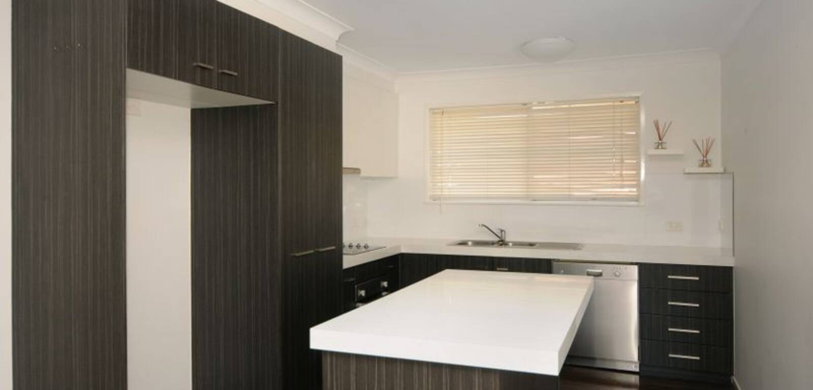 2 Wellsley Street, NORTH TOOWOOMBA, QLD 4350 AU