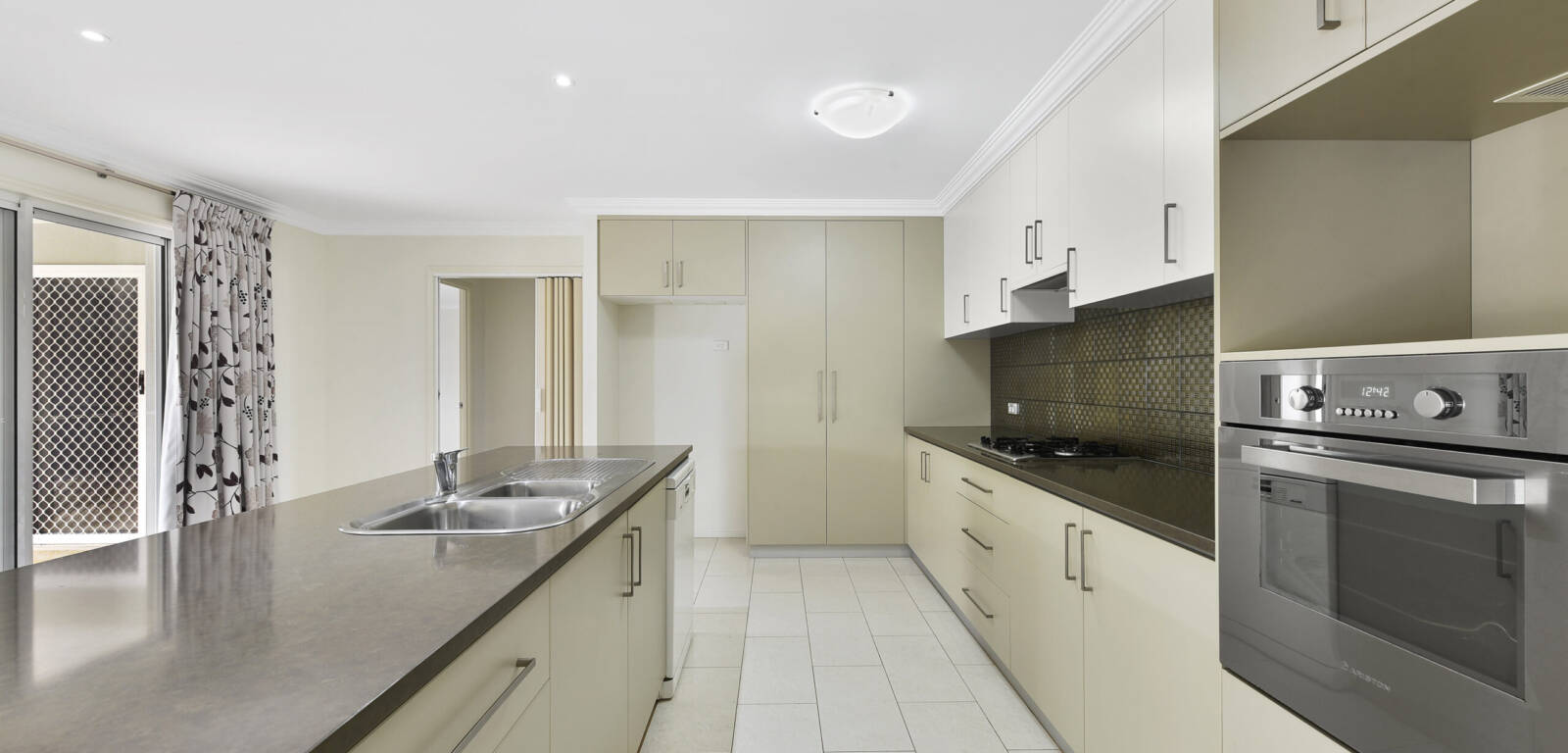 13 Rosella Street, RANGEVILLE, QLD 4350 AU