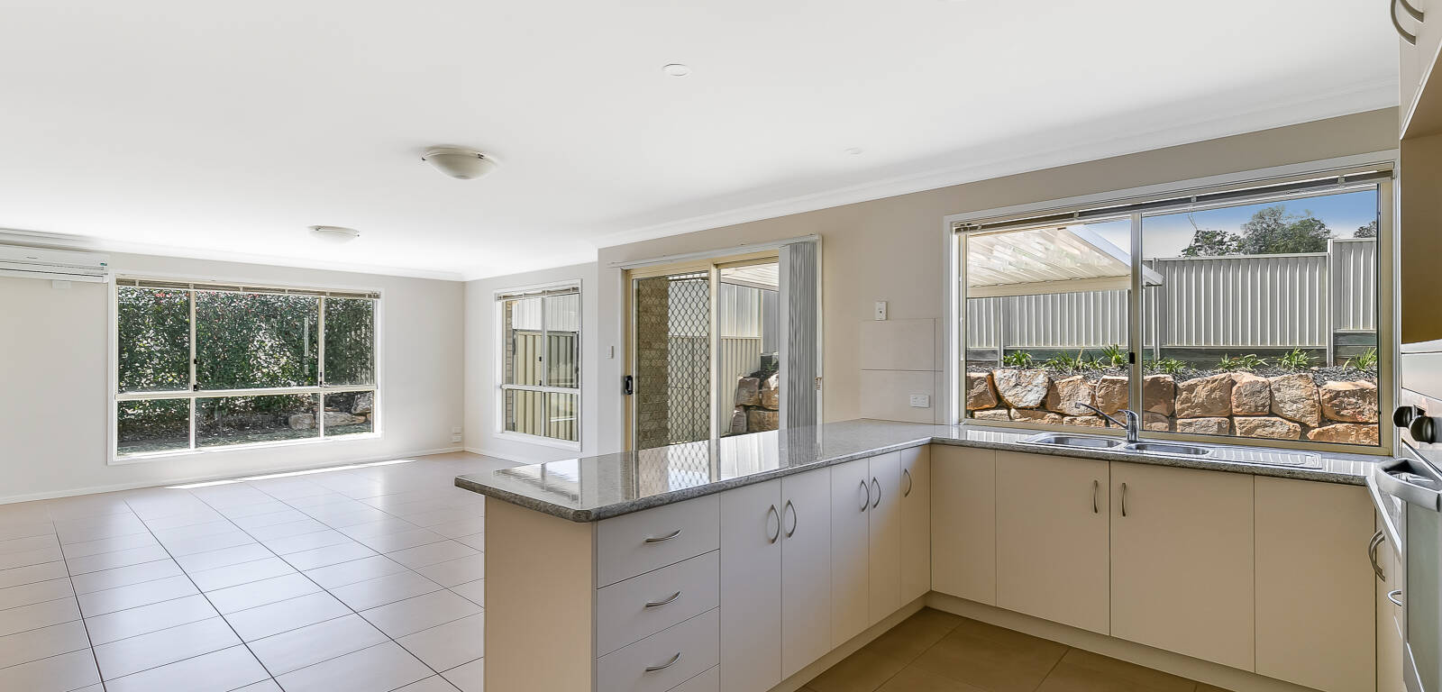 1/2 Yearling Close, GLENVALE, QLD 4350 AU