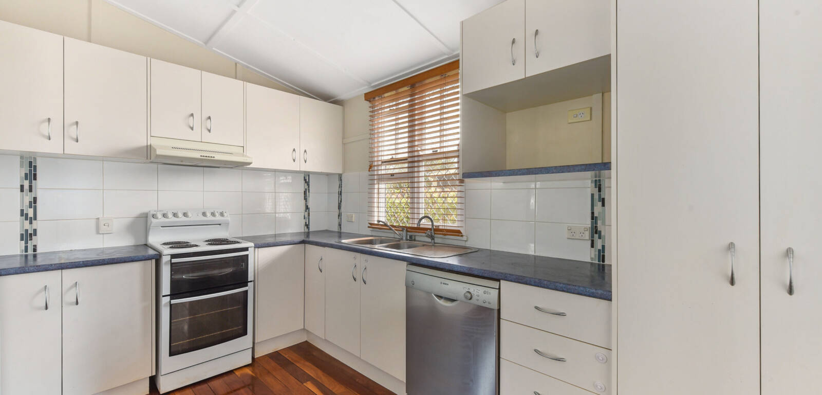 43 Suffolk Street, RANGEVILLE, QLD 4350 AU