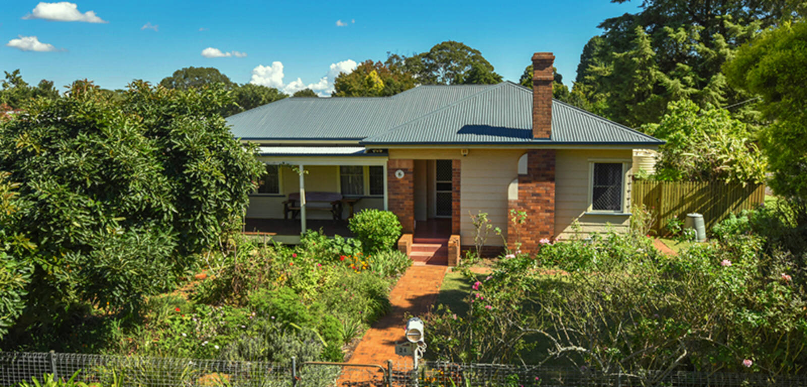24 Lydwin Crescent, EAST TOOWOOMBA, QLD 4350 AU