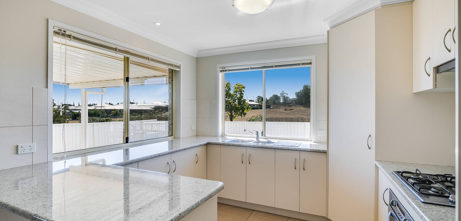 2/2 Yearling Close, GLENVALE, QLD 4350 AU