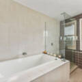 42 Phipps Drive, MERINGANDAN WEST, QLD 4352 AU