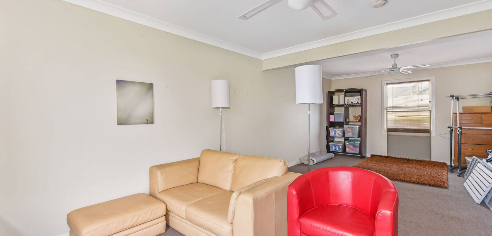 42 Phipps Drive, MERINGANDAN WEST, QLD 4352 AU