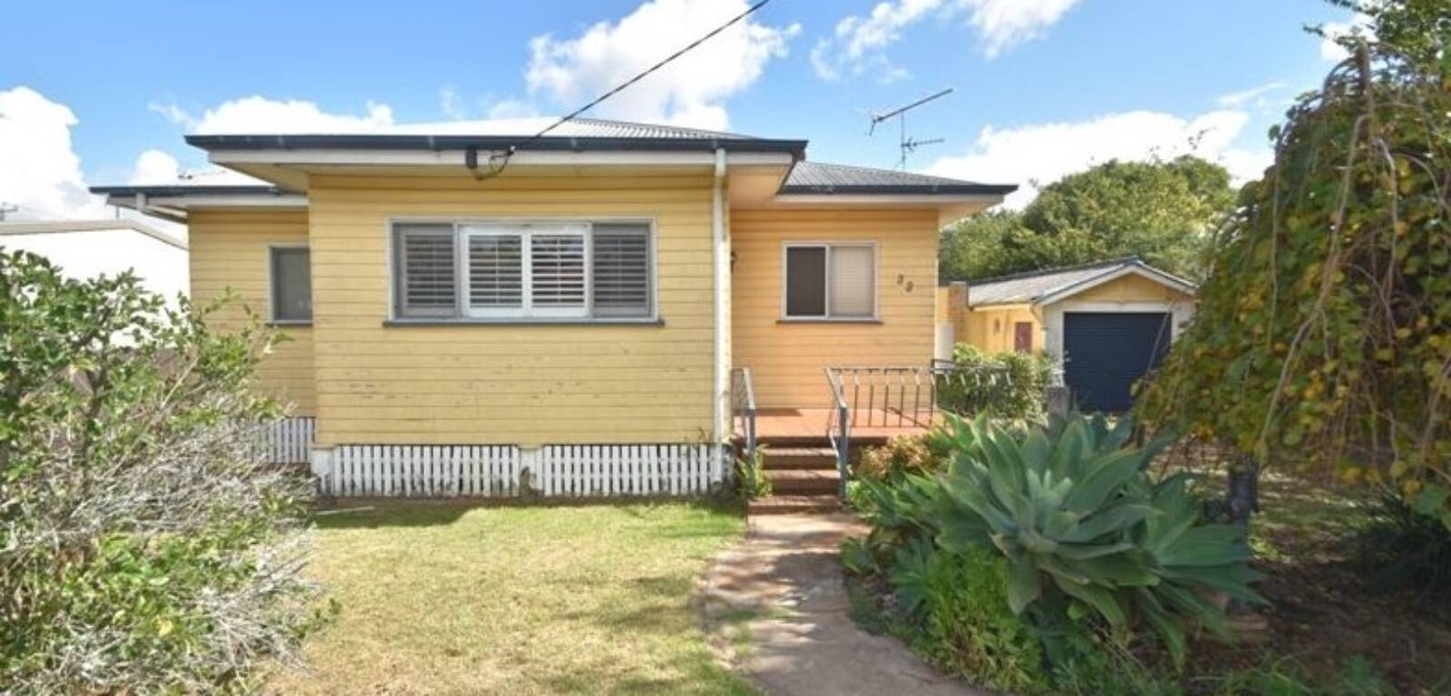 33 McIntyre St, CENTENARY HEIGHTS, QLD 4350 AU