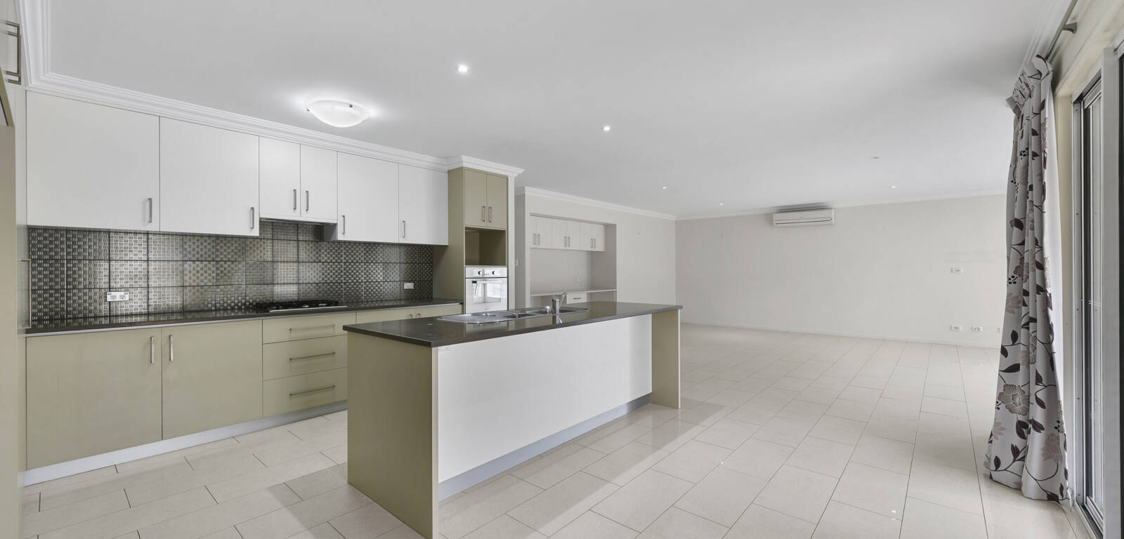 13 Rosella Street, RANGEVILLE, QLD 4350 AU