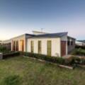 4 Farrer Street, CRANLEY, QLD 4350 AU