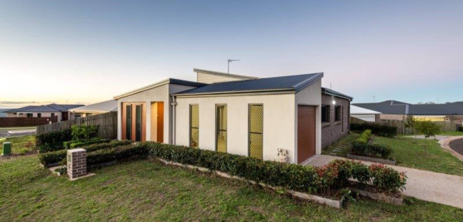 4 Farrer Street, CRANLEY, QLD 4350 AU