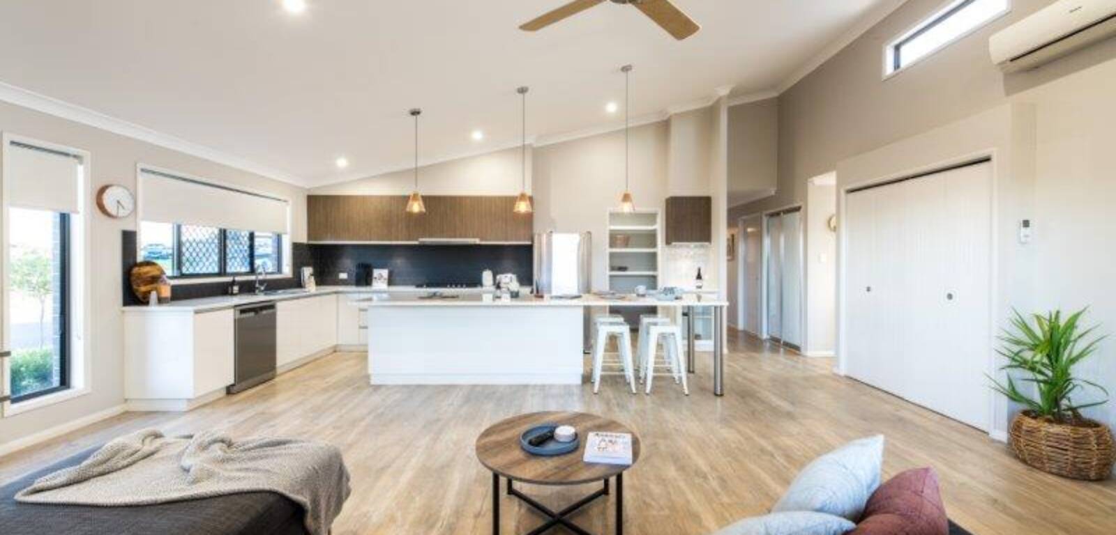4 Farrer Street, CRANLEY, QLD 4350 AU
