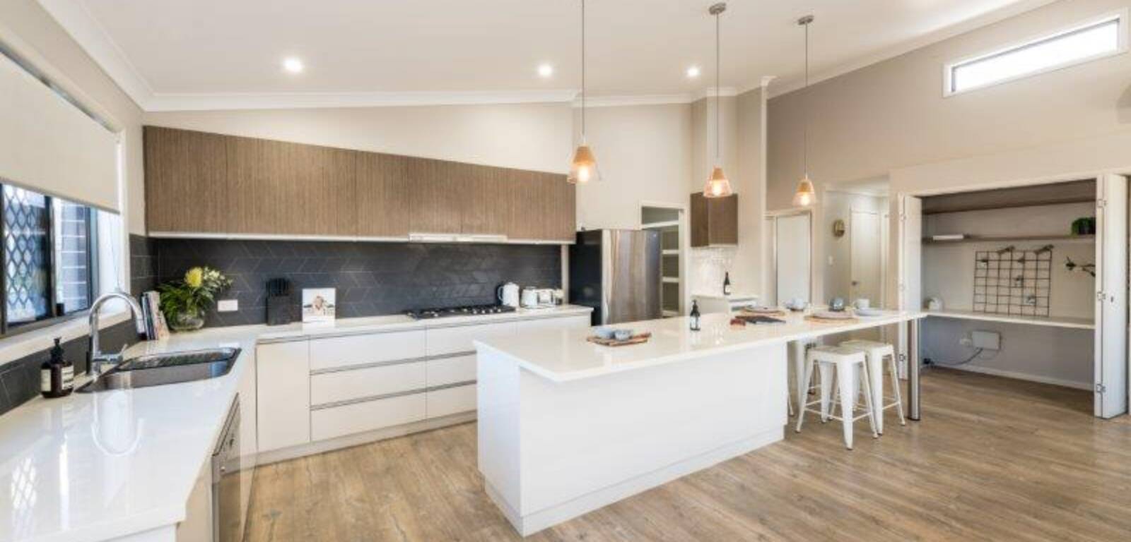 4 Farrer Street, CRANLEY, QLD 4350 AU
