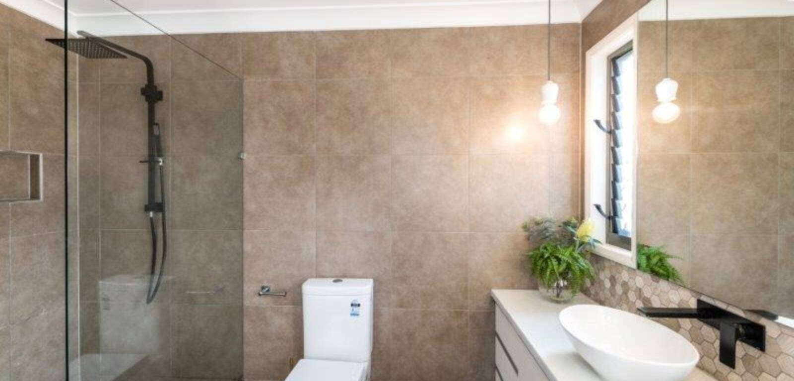 4 Farrer Street, CRANLEY, QLD 4350 AU