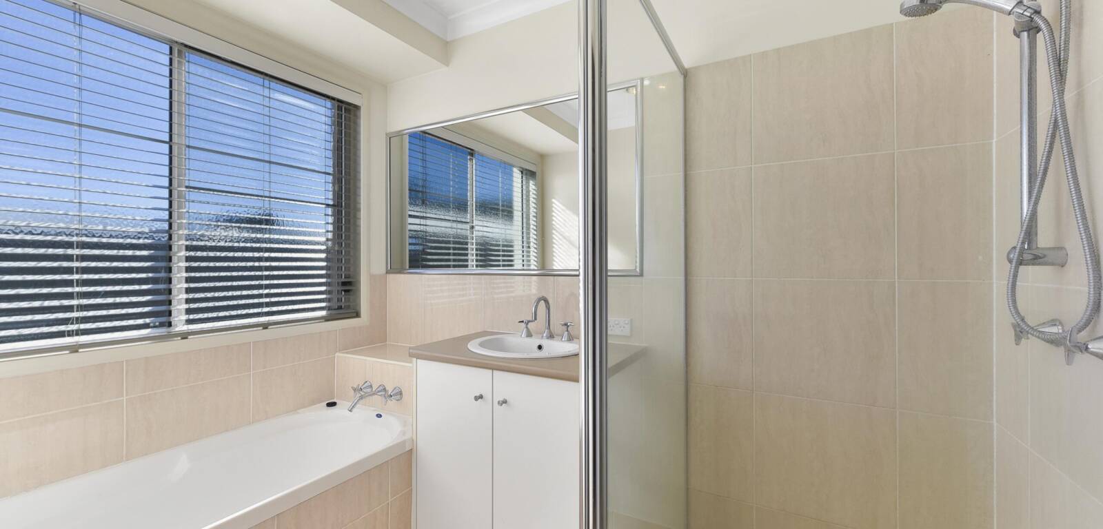 15 Rosella Street, RANGEVILLE, QLD 4350 AU