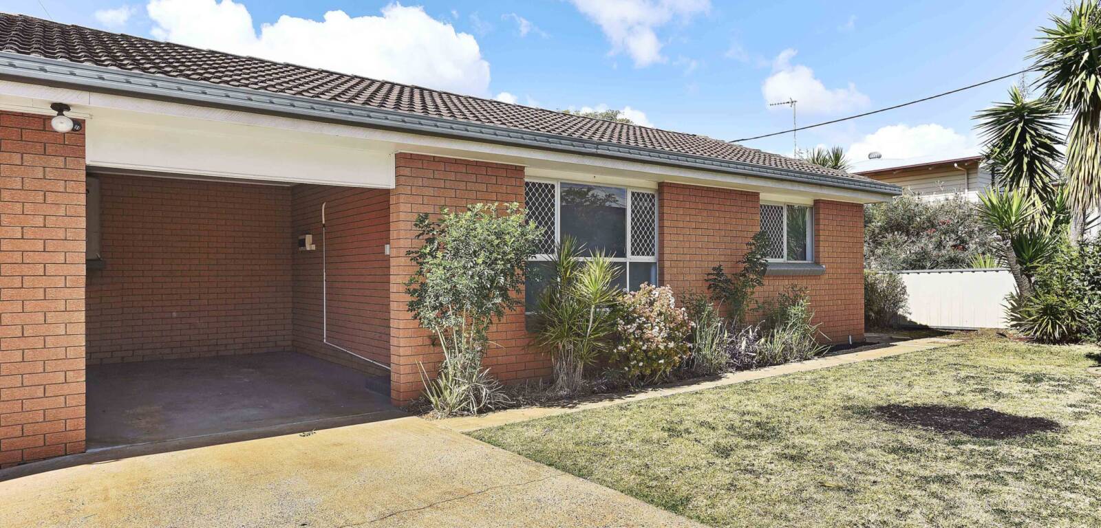 2/2 Doncaster Street, NEWTOWN, QLD 4350 AU