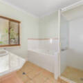 1 Cotswold Close, COTSWOLD HILLS, QLD 4350 AU