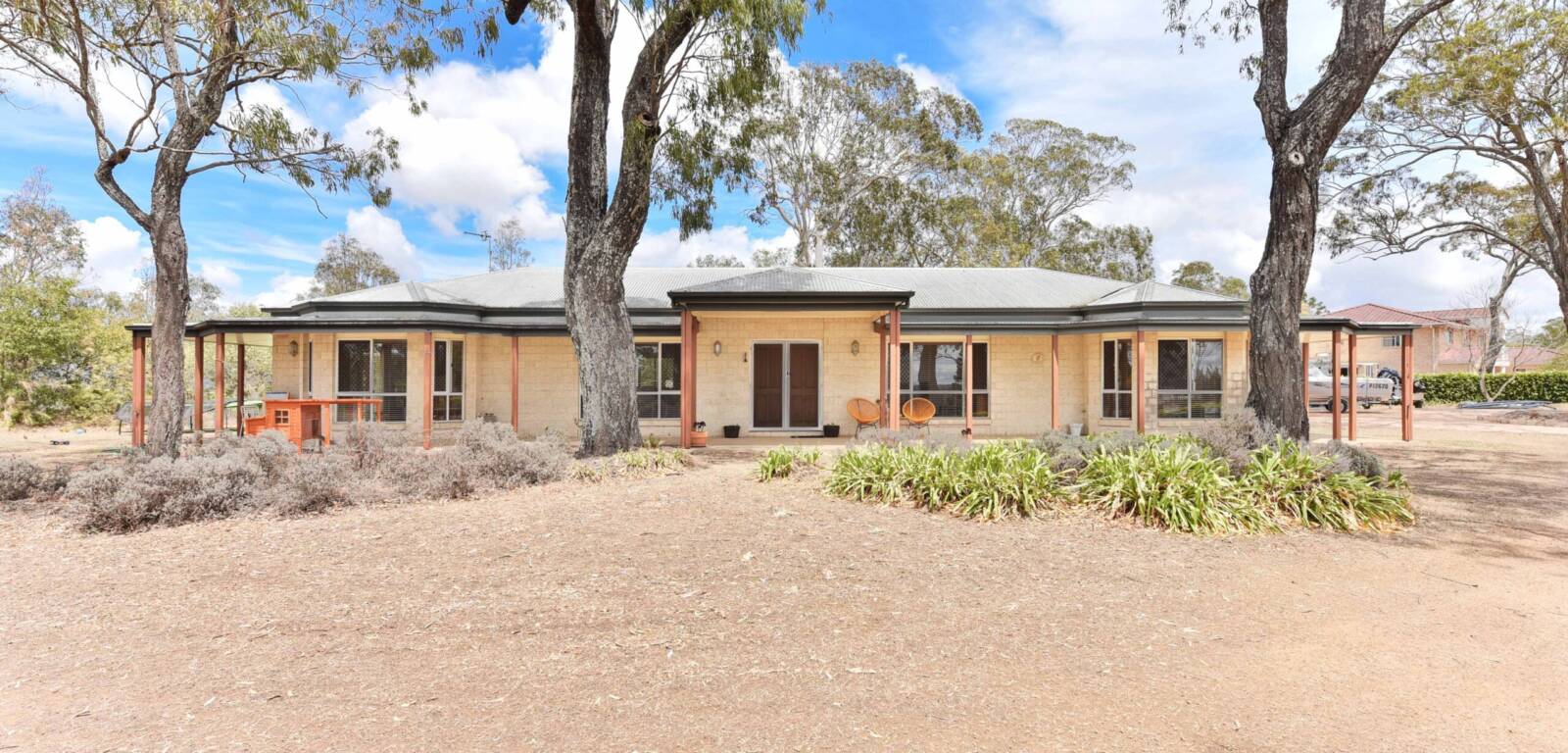 1 Cotswold Close, COTSWOLD HILLS, QLD 4350 AU